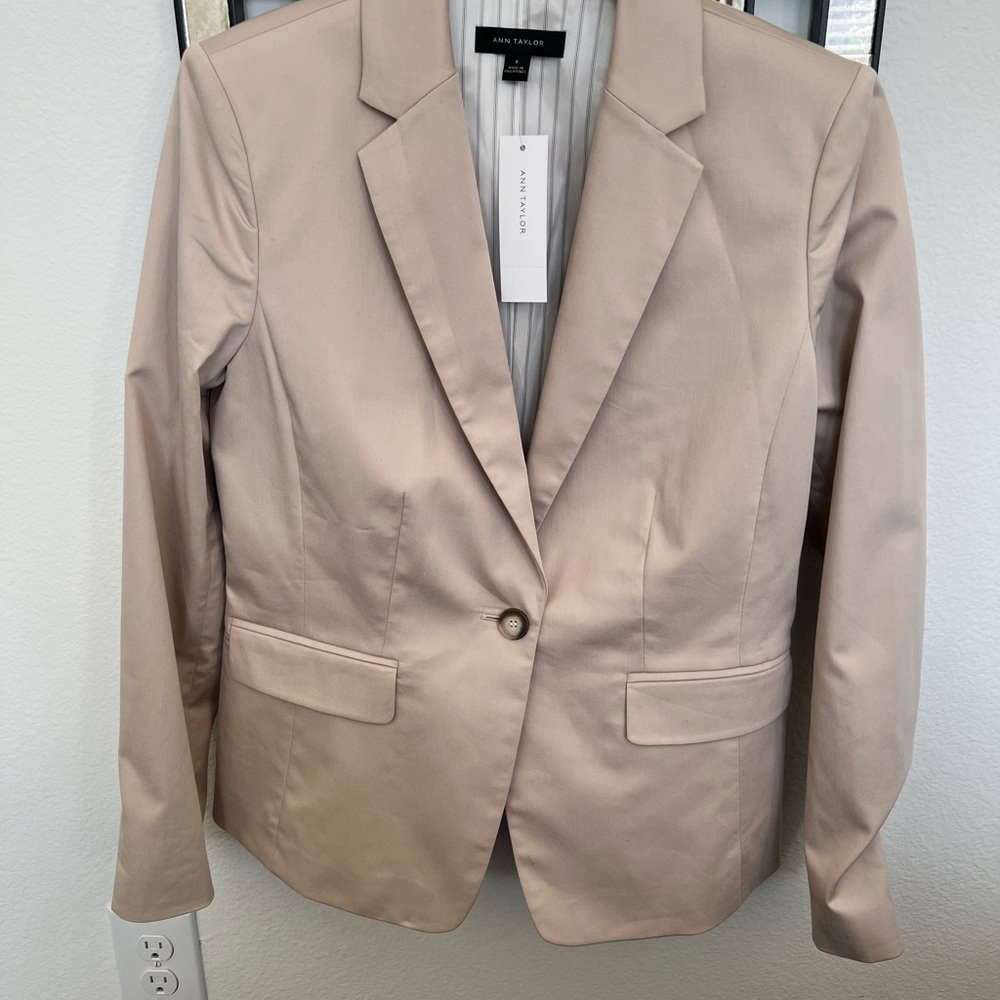 New with tags - Ann Taylor khaki colored suit jacket / fully lined size 8